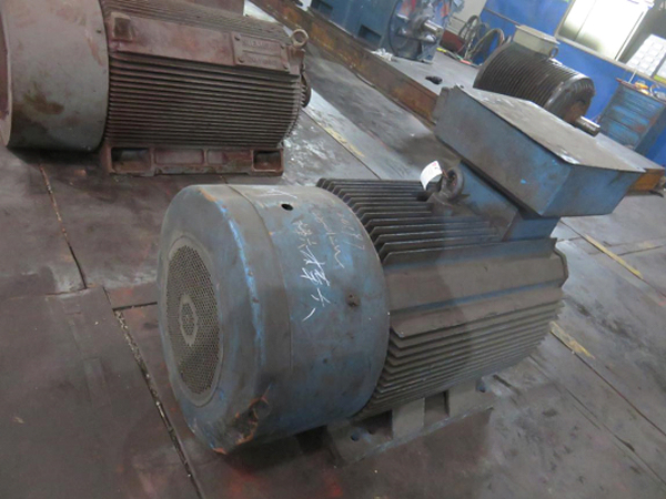 交流發(fā)電機(jī)